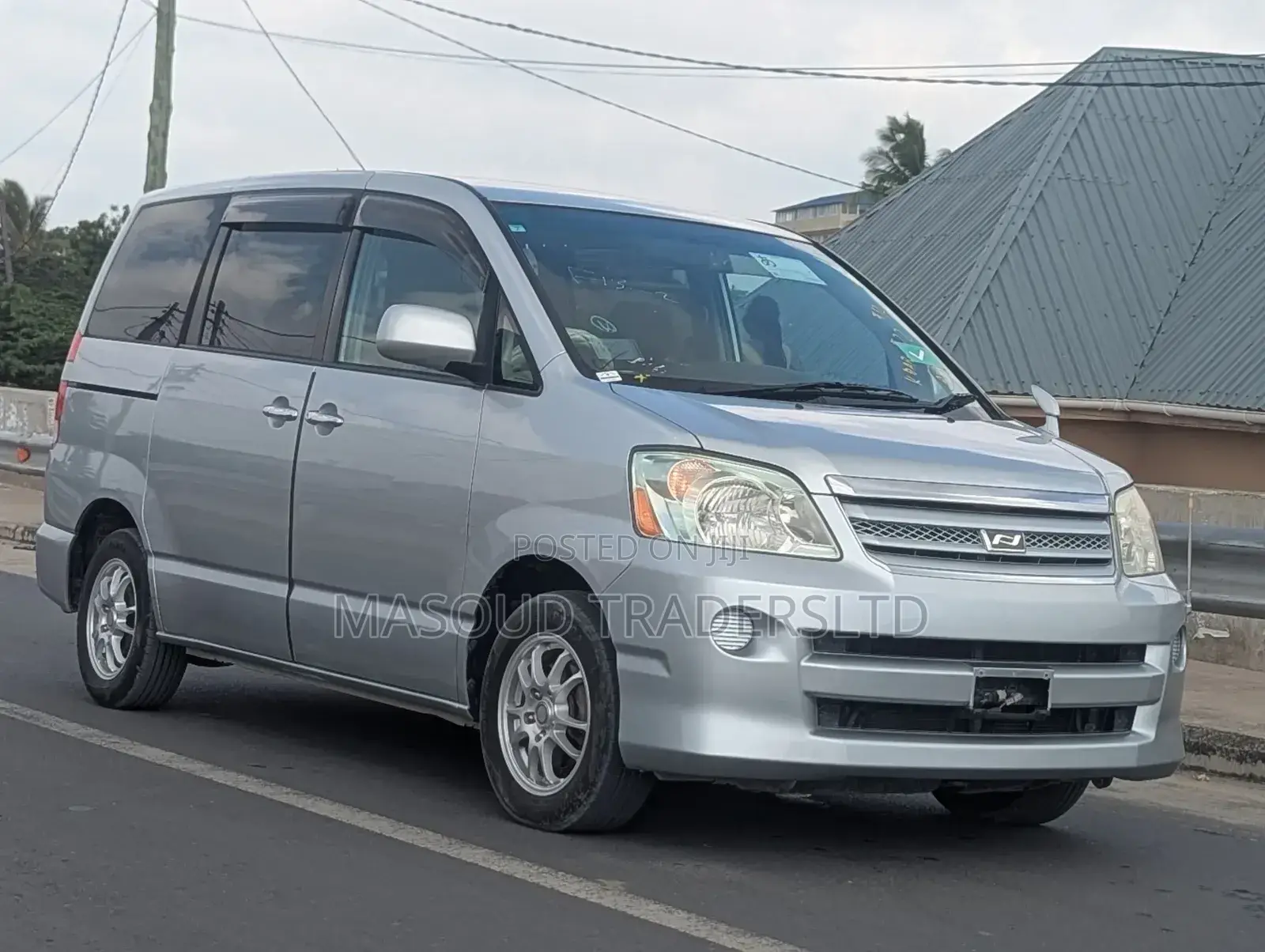 Toyota Noah 2.0 AWD (8 Seater) 2006 Silver