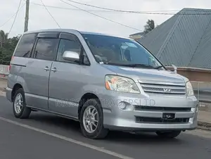 Toyota Noah 2.0 AWD (8 Seater) 2006 Silver