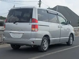 Toyota Noah 2.0 AWD (8 Seater) 2006 Silver