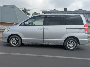 Toyota Noah 2.0 AWD (8 Seater) 2006 Silver