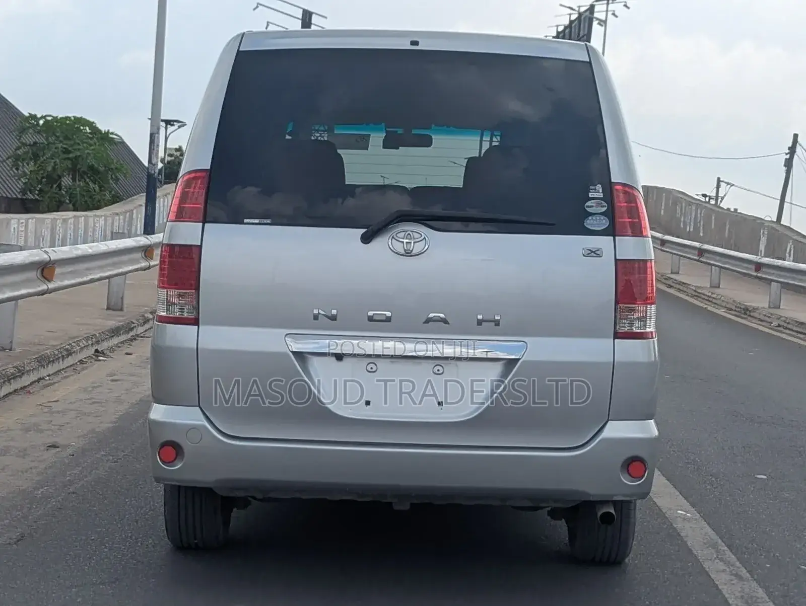 Toyota Noah 2.0 AWD (8 Seater) 2006 Silver