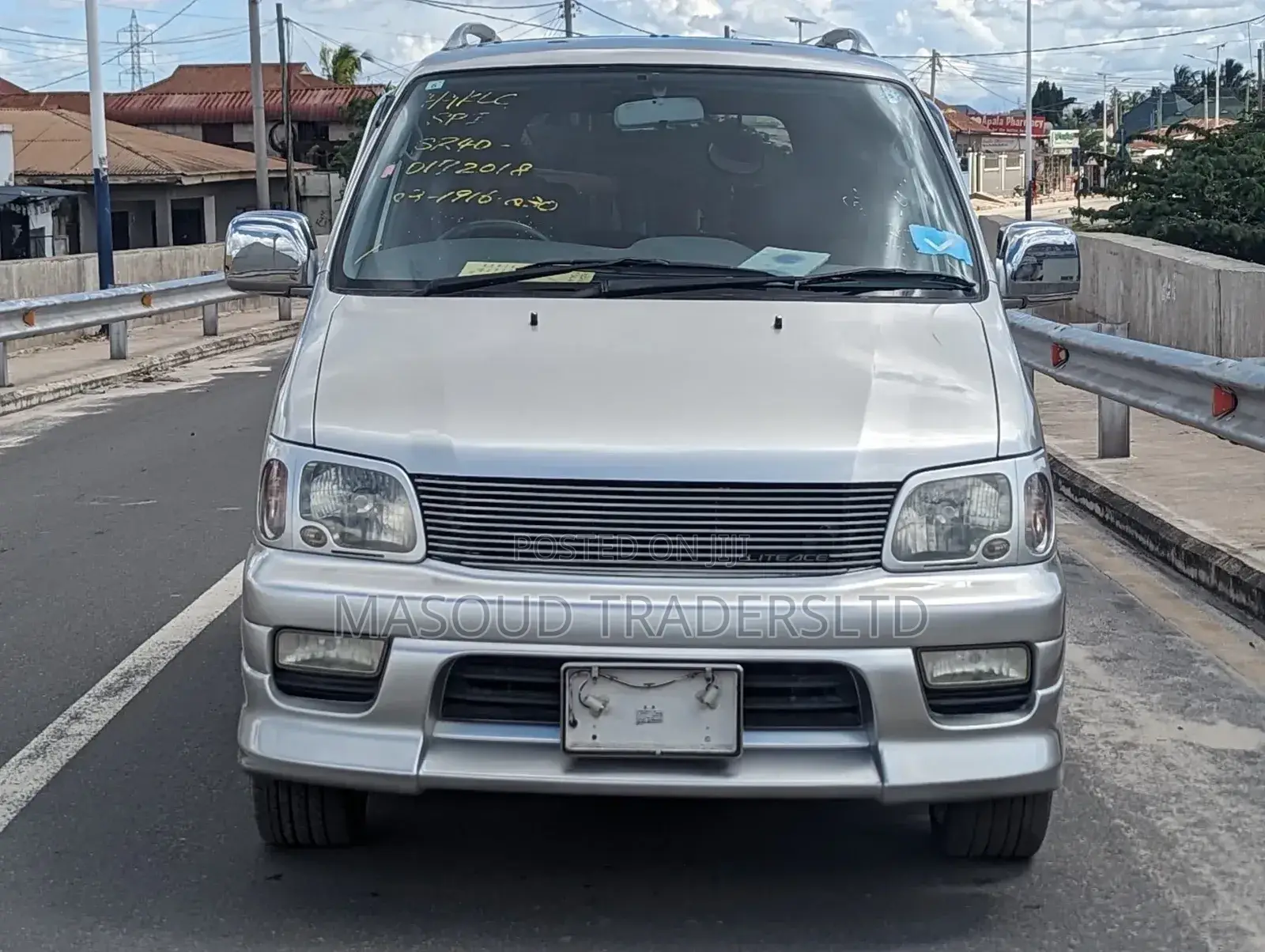 Toyota LiteAce Noah 1999 Silver