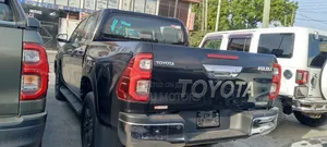 Toyota Hilux 2021 Black