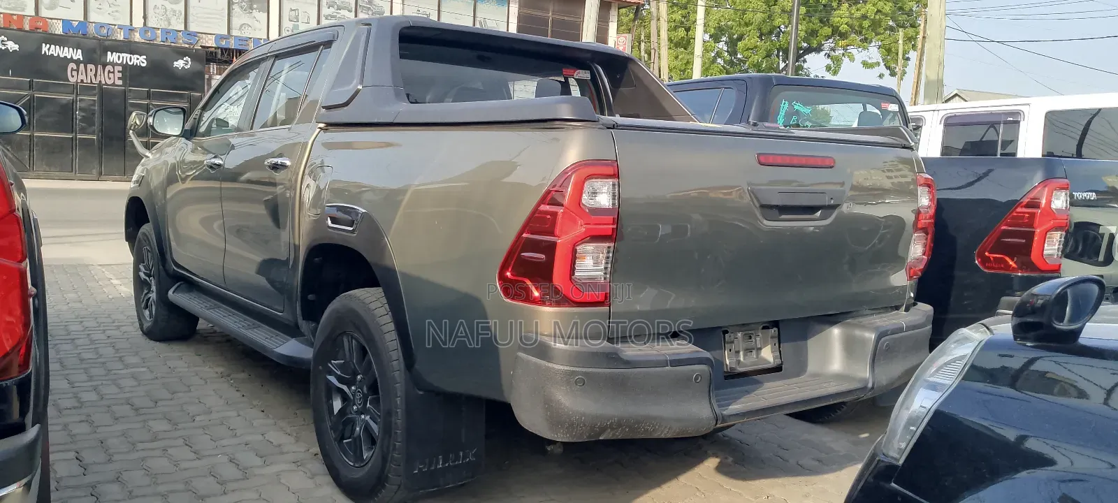 Toyota Hilux 2021 Gray