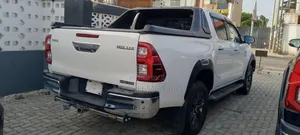 Toyota Hilux 2020 White