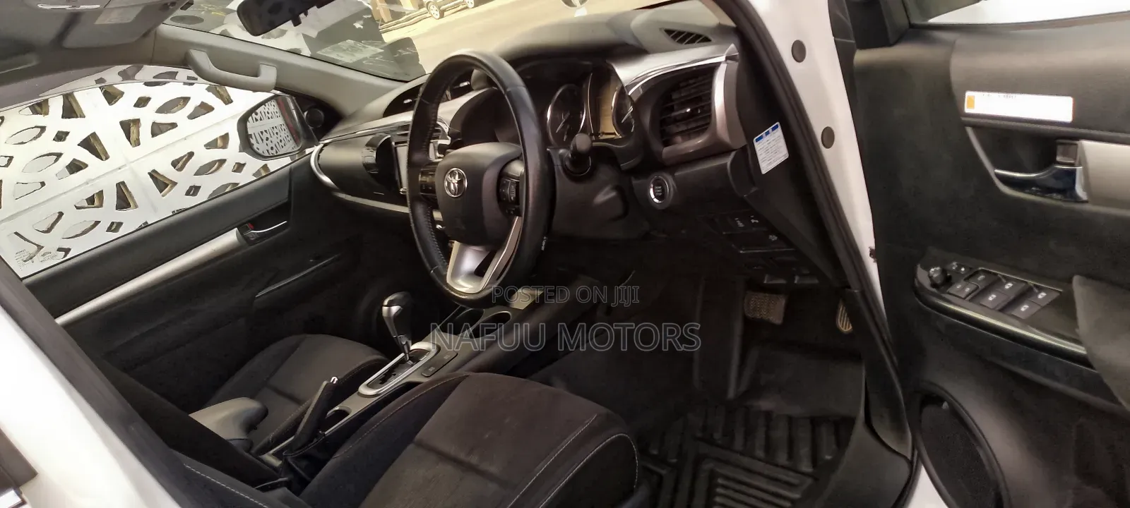 Toyota Hilux 2020 White