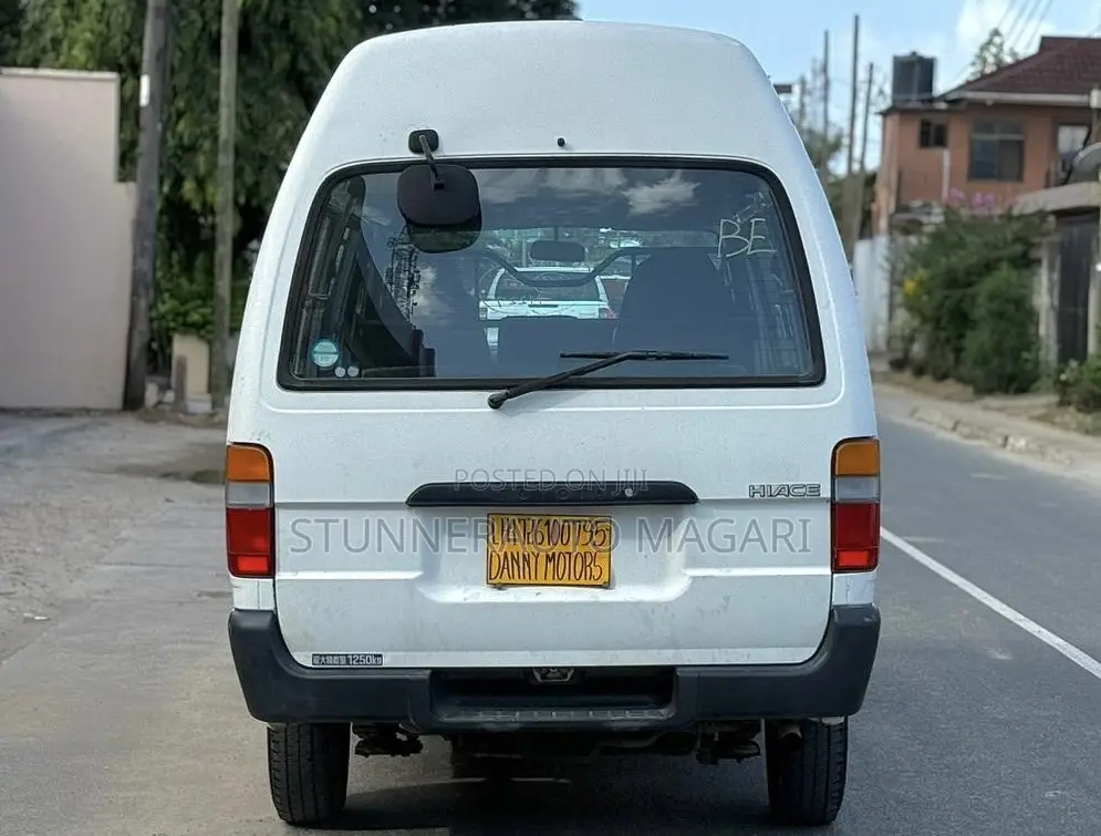 Toyota HiAce 2000 White