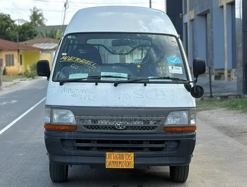 Toyota HiAce 2000 White