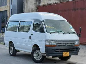 Toyota HiAce 2000 White