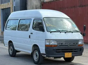Toyota HiAce 2000 White