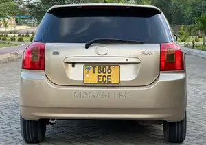 Toyota Corolla RunX 2004 Gold