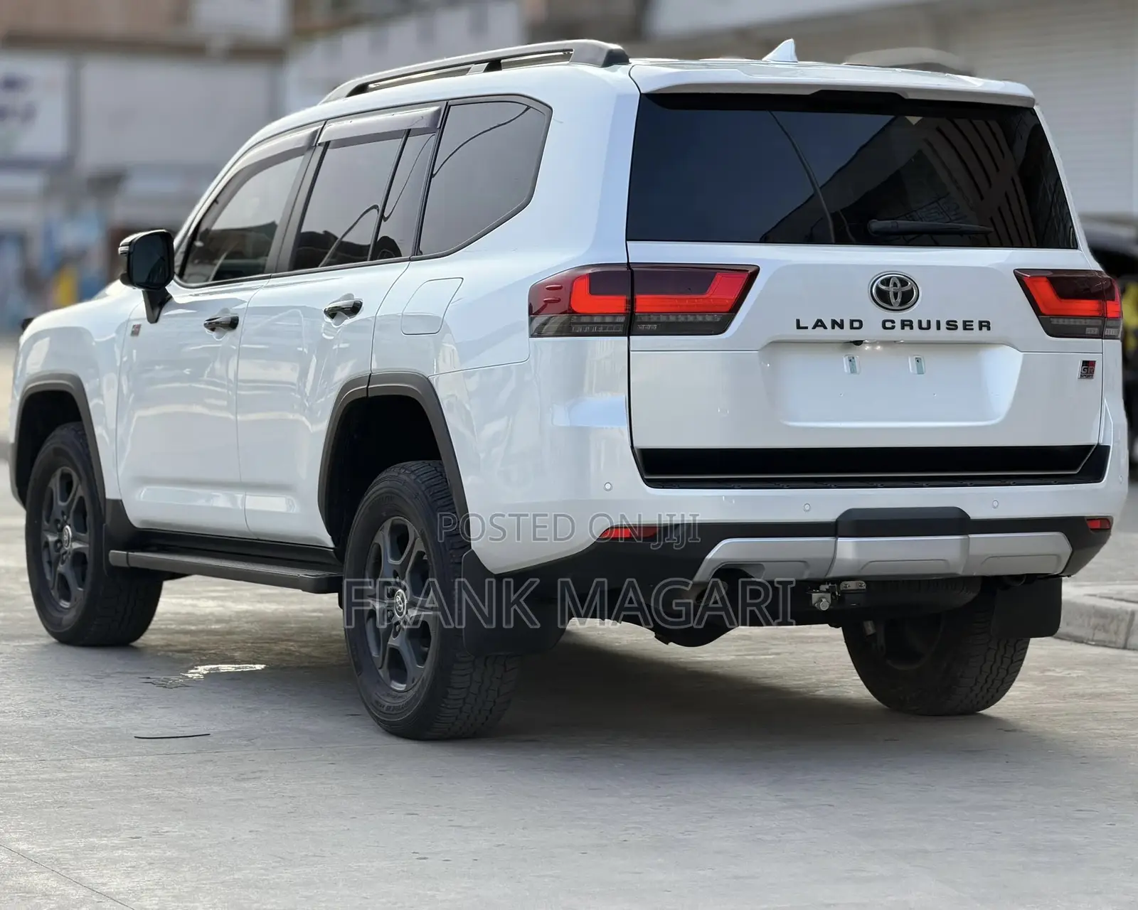 Toyota Land Cruiser LC300 2024 White