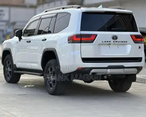 Toyota Land Cruiser LC300 2024 White