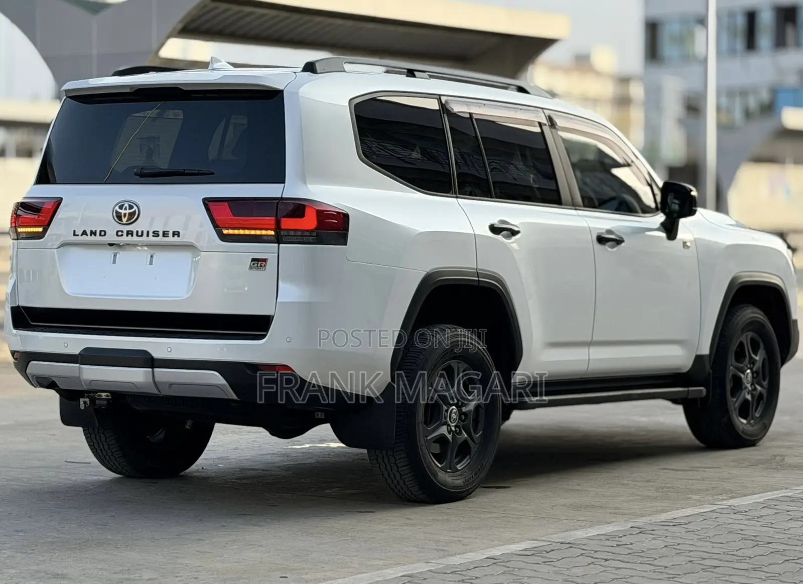 Toyota Land Cruiser LC300 2024 White