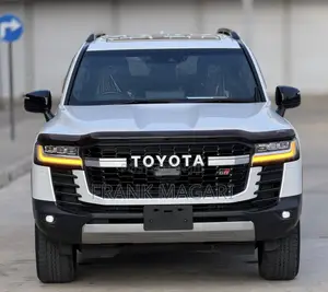 Toyota Land Cruiser LC300 2024 White