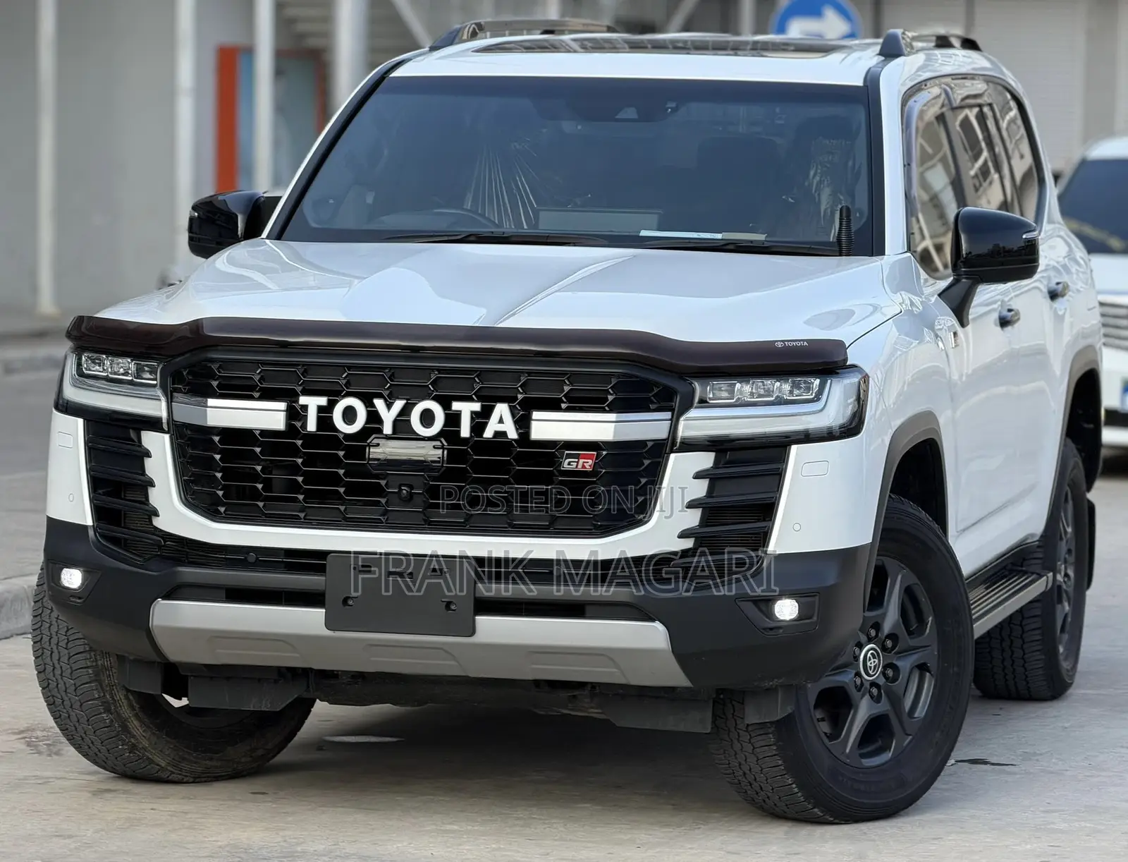 Toyota Land Cruiser LC300 2024 White
