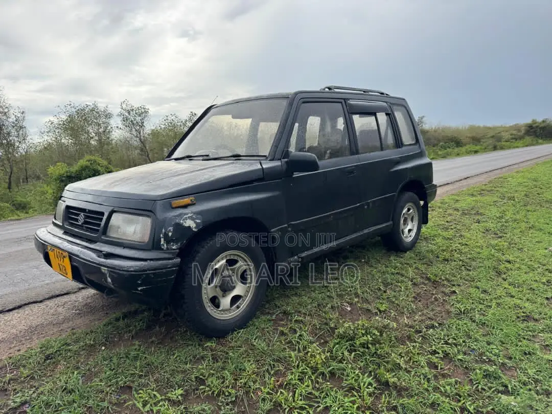 Suzuki Escudo 1998 Black