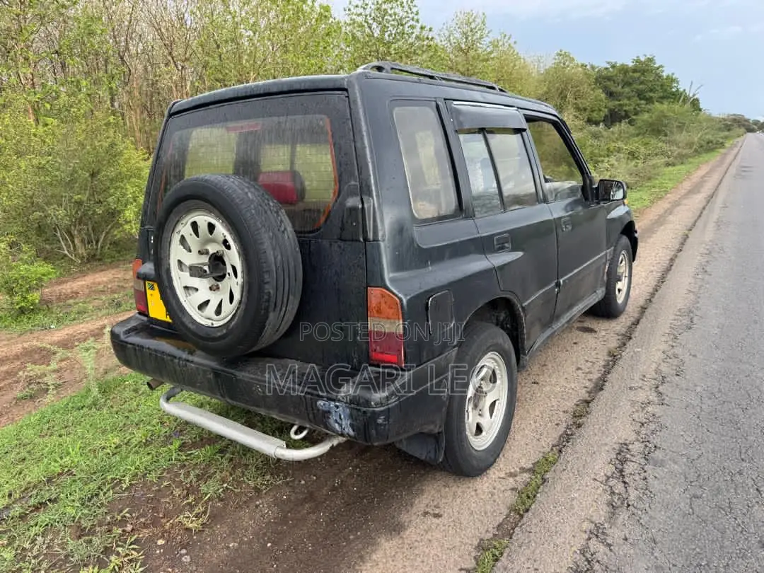 Suzuki Escudo 1998 Black