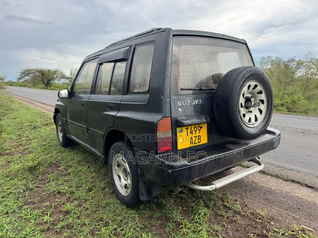 Suzuki Escudo 1998 Black