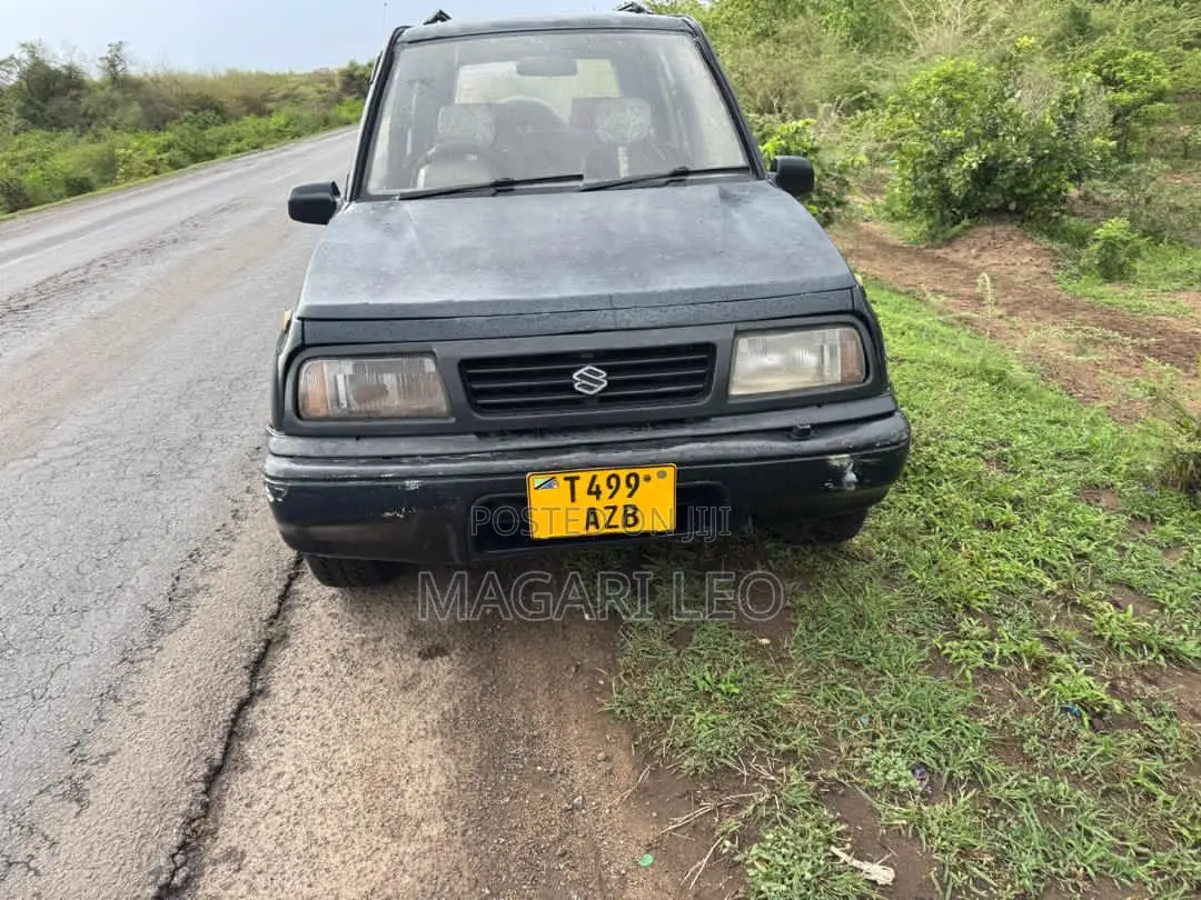 Suzuki Escudo 1998 Black