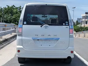 Toyota Noah 2.0 AWD (8 Seater) 2006 White