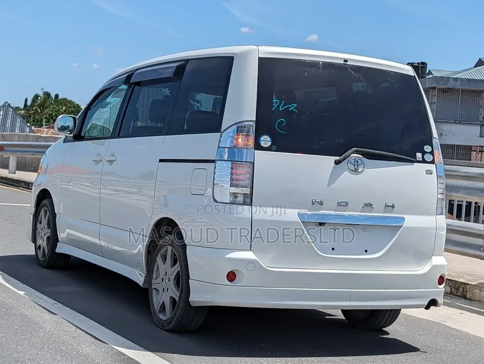 Toyota Noah 2.0 AWD (8 Seater) 2006 White