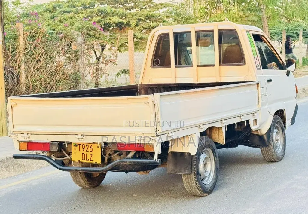 Toyota Liteace Ya Kabureta Used on Sale.