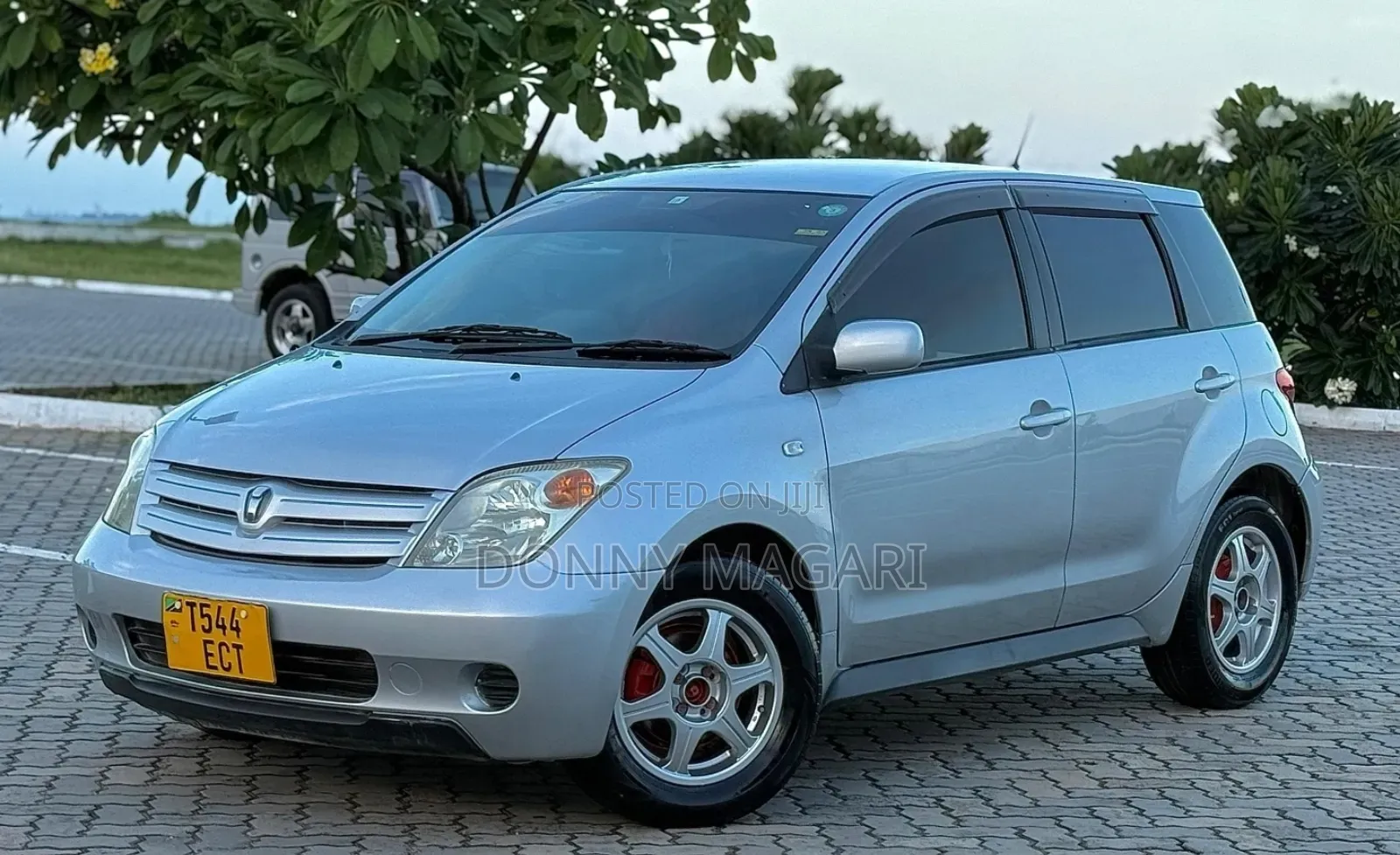 Toyota IST 2004 Silver