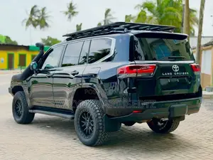Toyota Land Cruiser 2024 Black