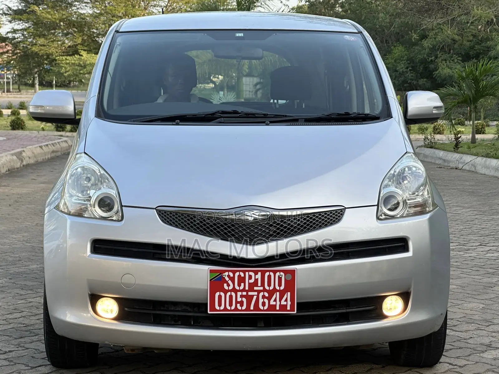 Toyota Ractis 1.3 FWD 2008 Silver