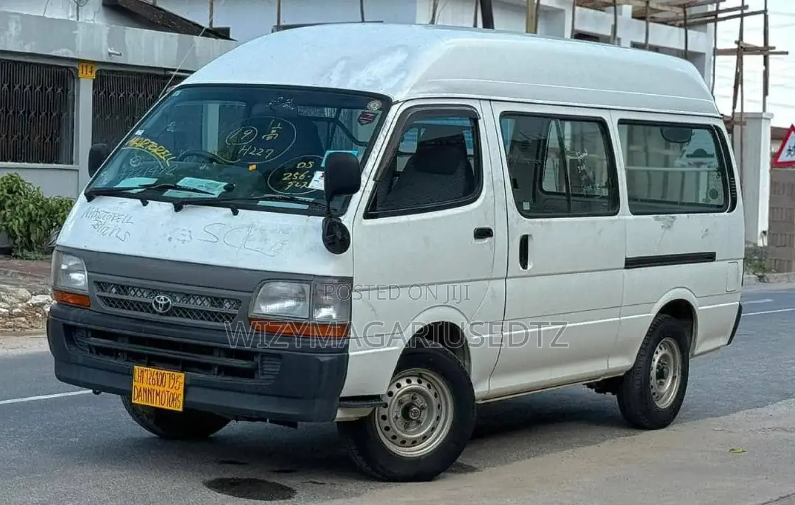 Toyota HiAce 2000 Beige