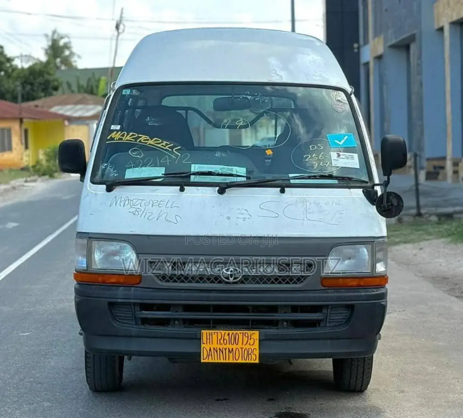 Toyota HiAce 2000 Beige