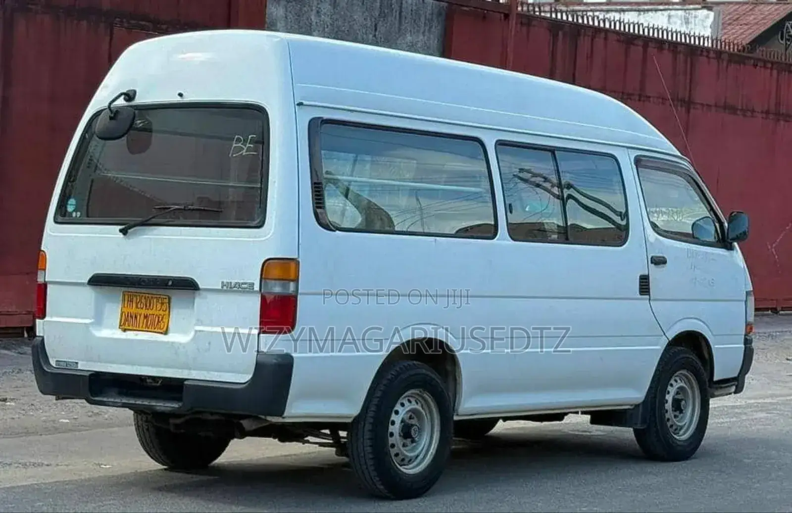 Toyota HiAce 2000 Beige