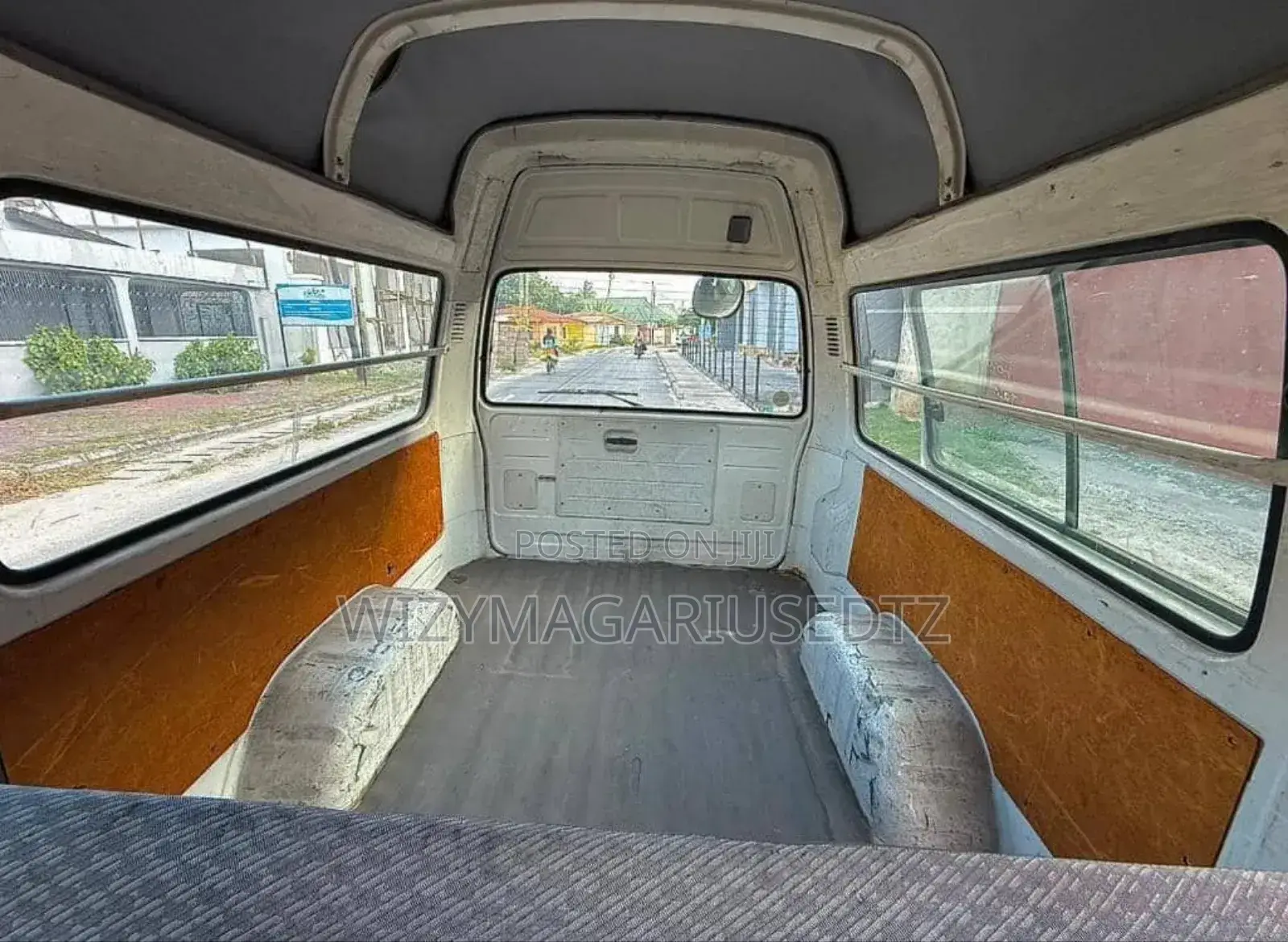 Toyota HiAce 2000 Beige