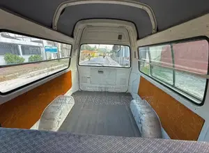 Toyota HiAce 2000 Beige
