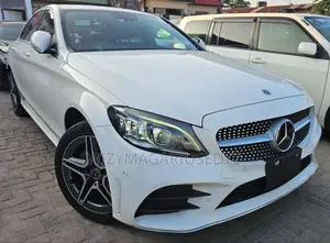 Mercedes-Benz C220 2019 Off white