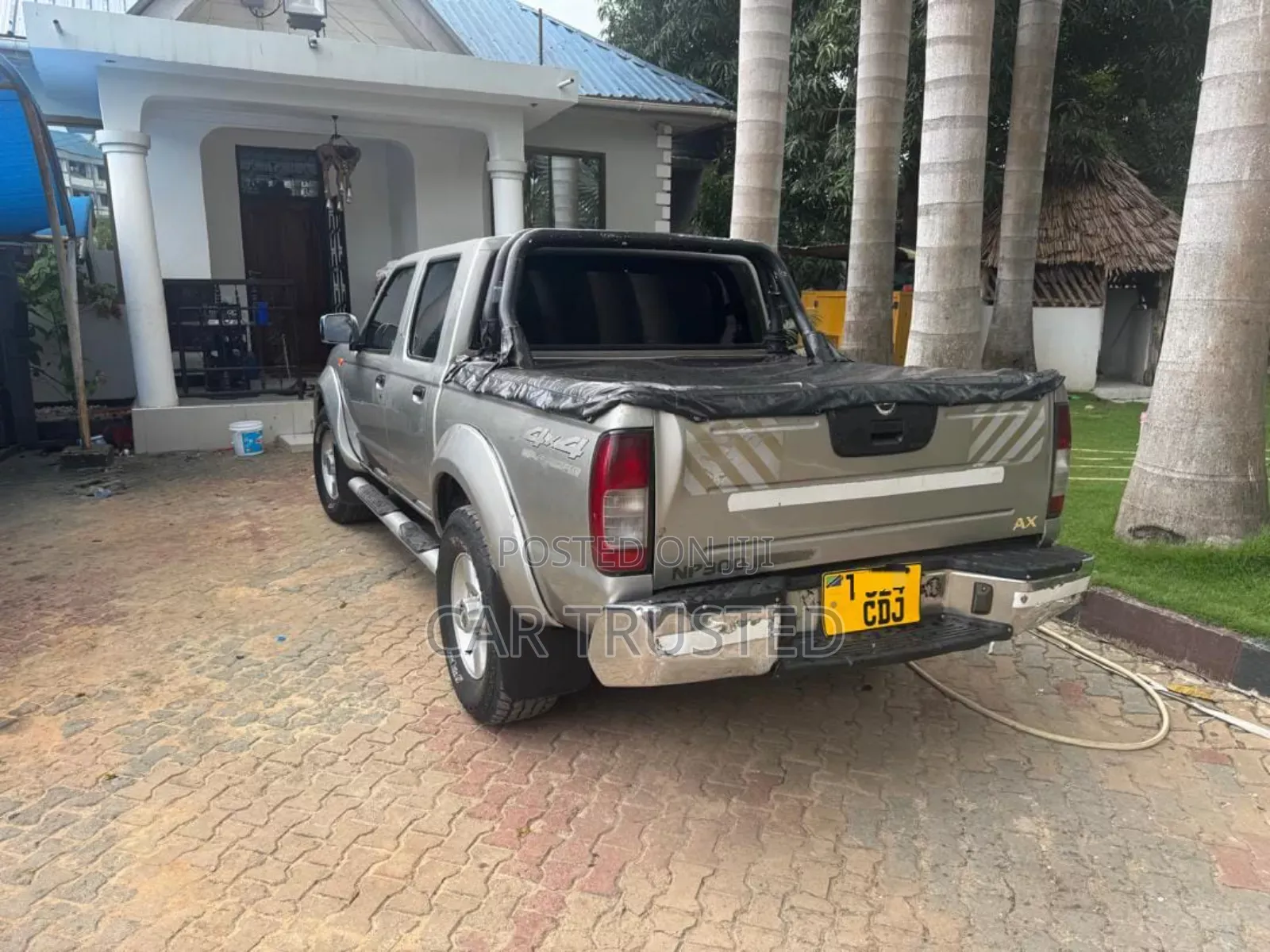 Nissan Hardbody 2011 Silver
