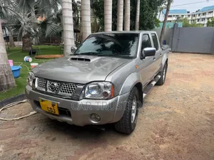 Nissan Hardbody 2011 Silver