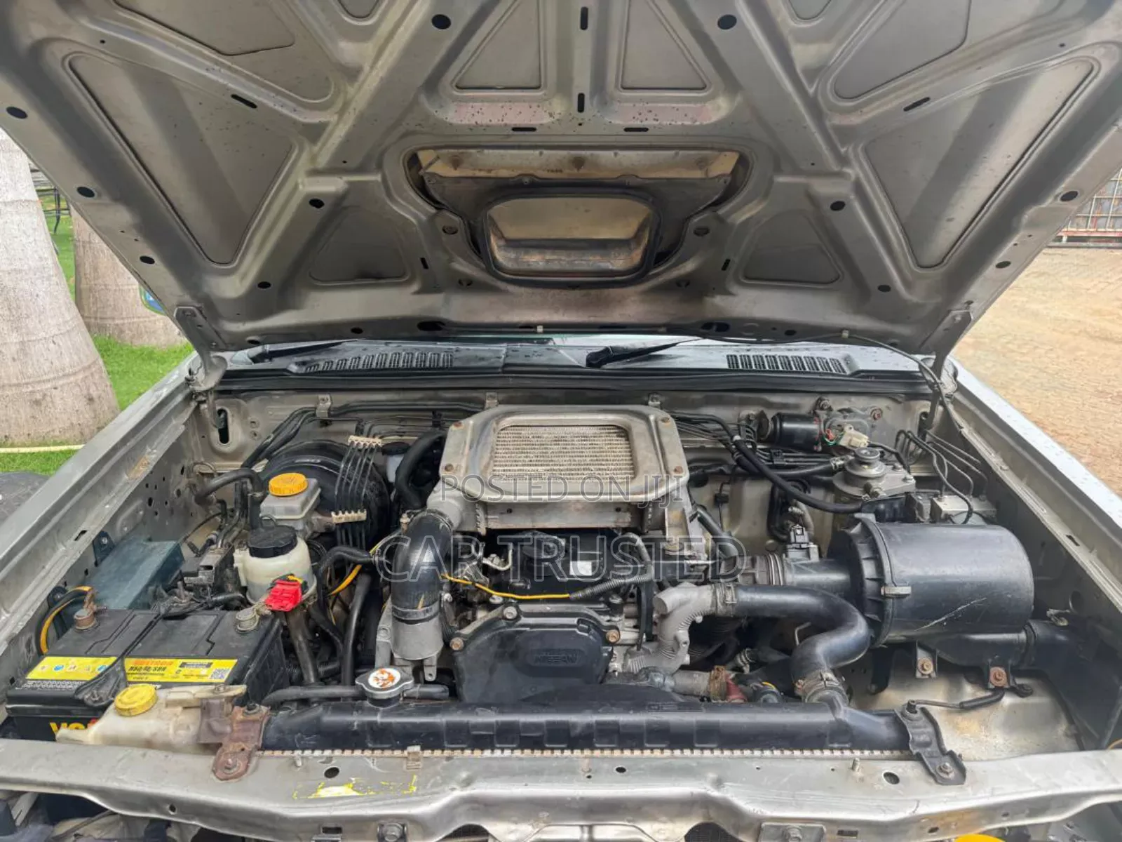 Nissan Hardbody 2011 Silver
