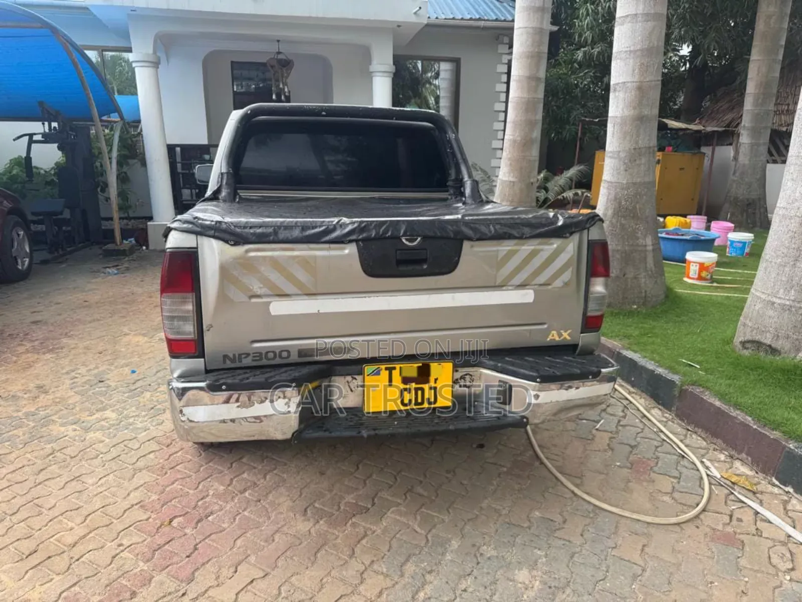 Nissan Hardbody 2011 Silver