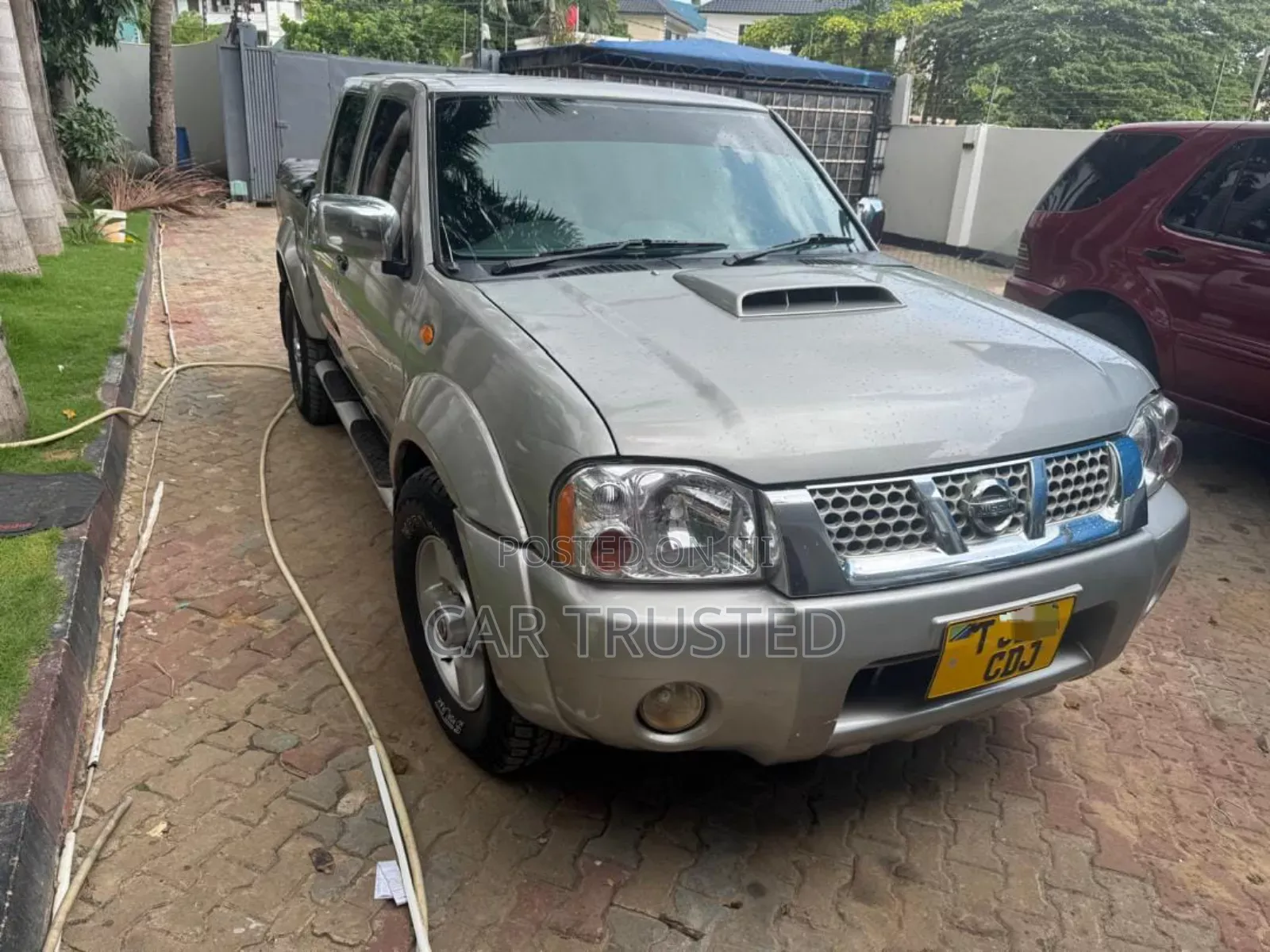 Nissan Hardbody 2011 Silver
