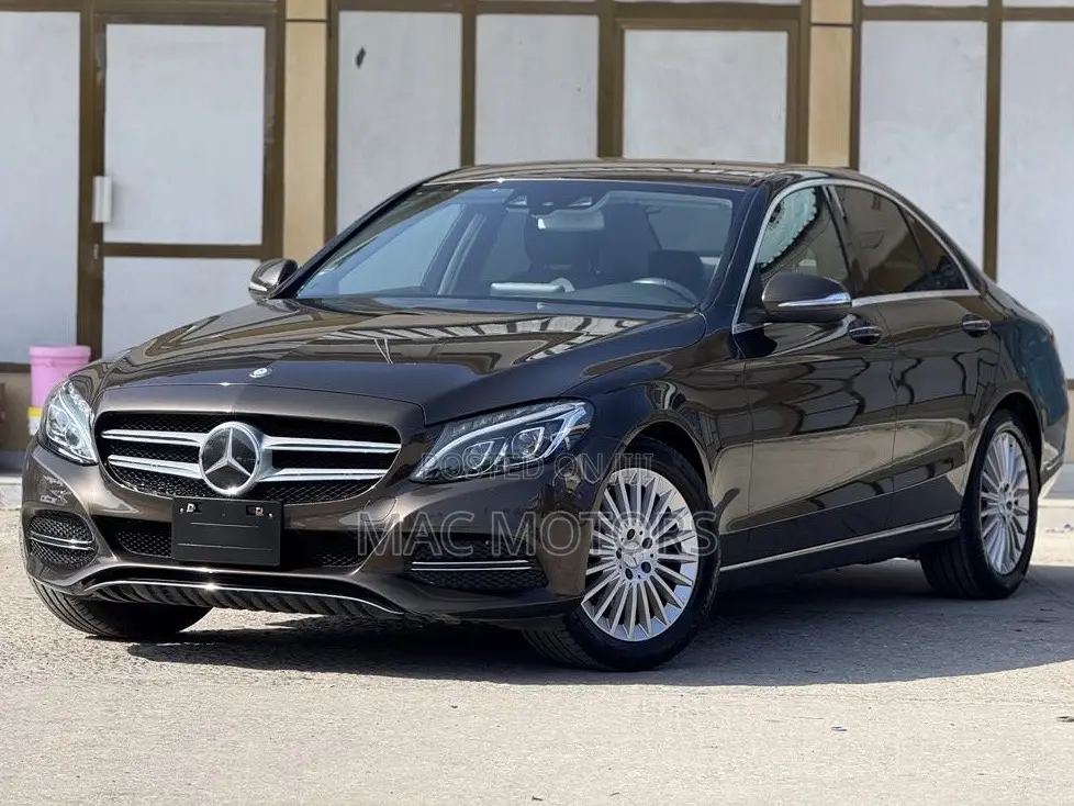 Mercedes-Benz C200 2015 Brown