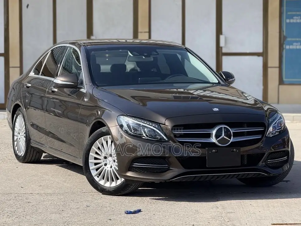 Mercedes-Benz C200 2015 Brown