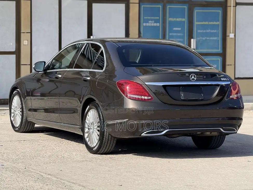 Mercedes-Benz C200 2015 Brown