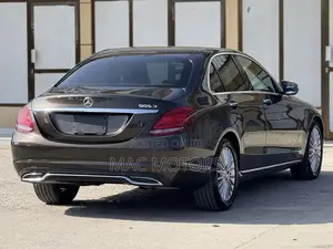 Mercedes-Benz C200 2015 Brown