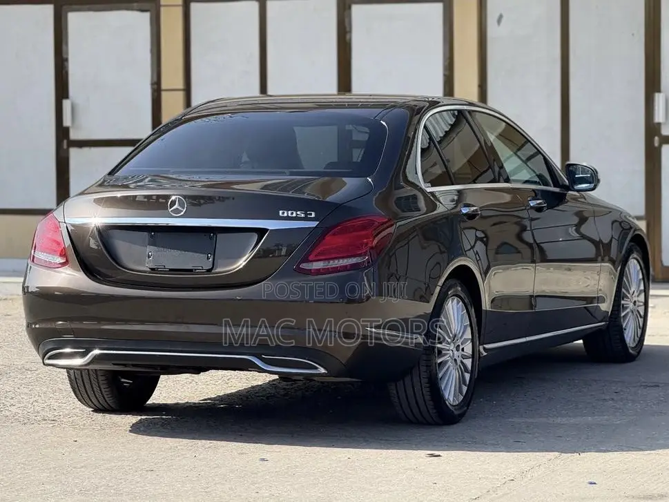 Mercedes-Benz C200 2015 Brown