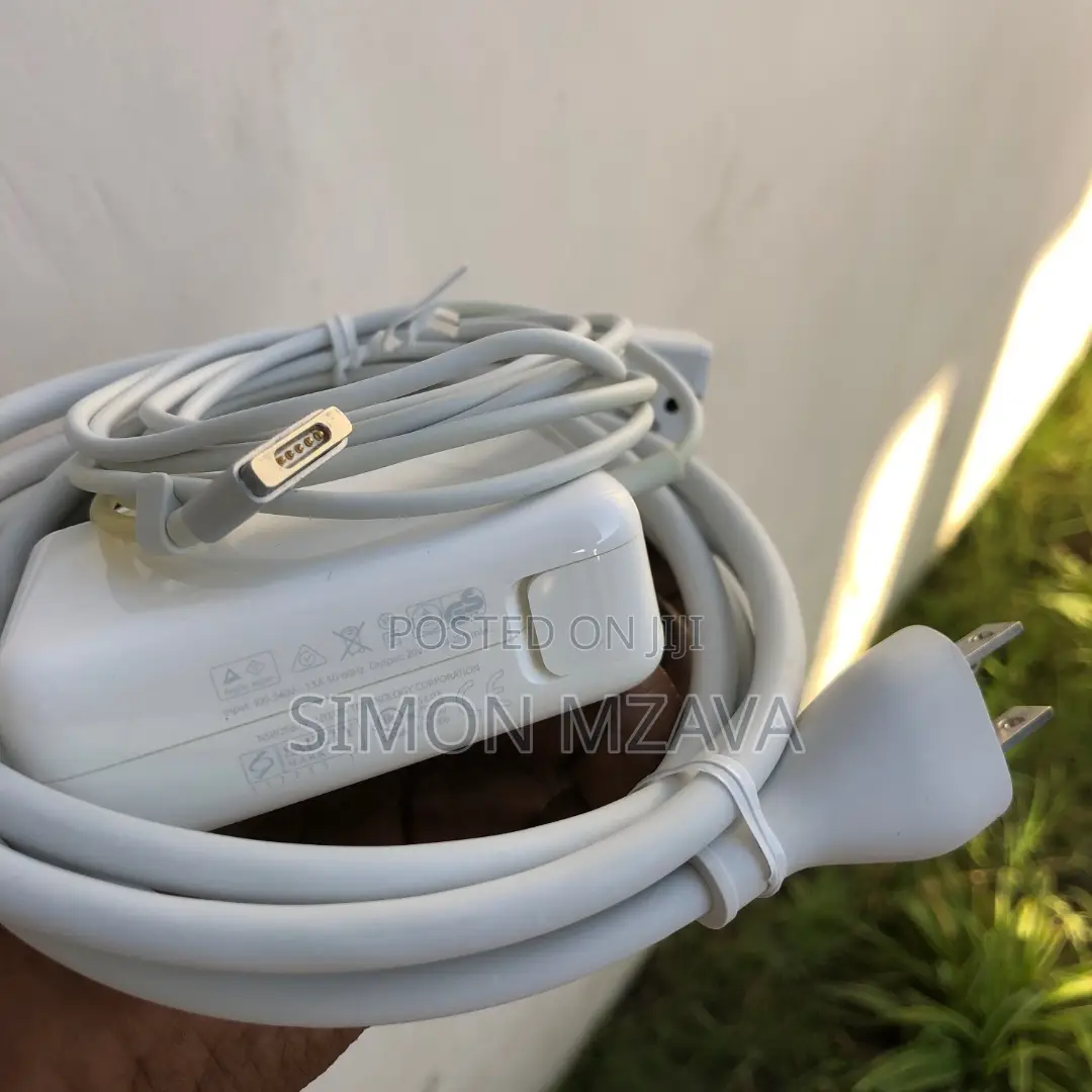 Original Macbook Chargers for Pro 15-Inch (2013–2015).