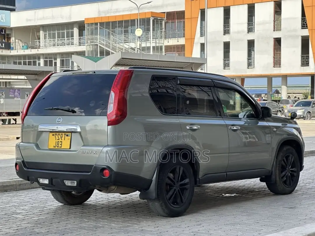 Nissan X-Trail 2010 Gray