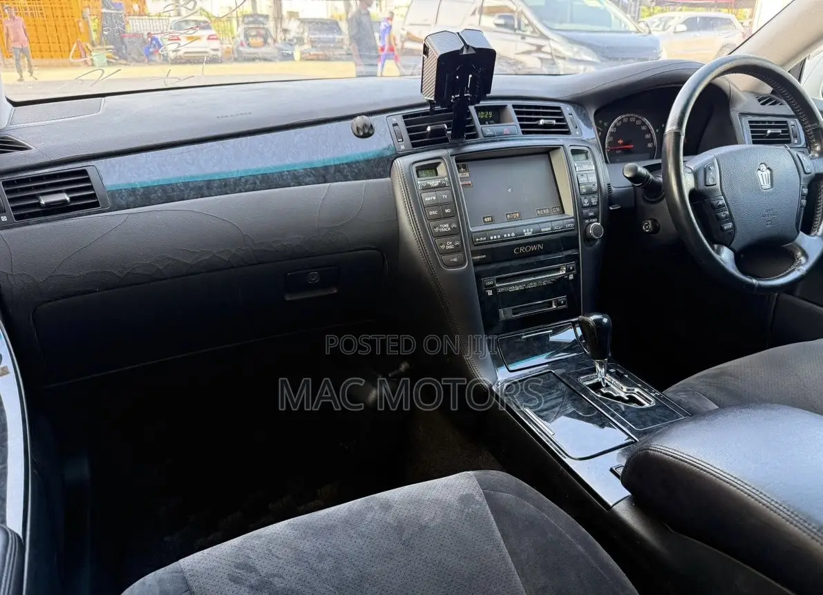 Toyota Crown Royale 2005 White