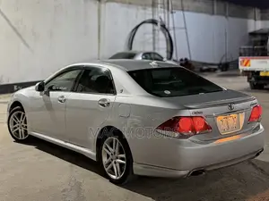 Toyota Crown 2010 Silver